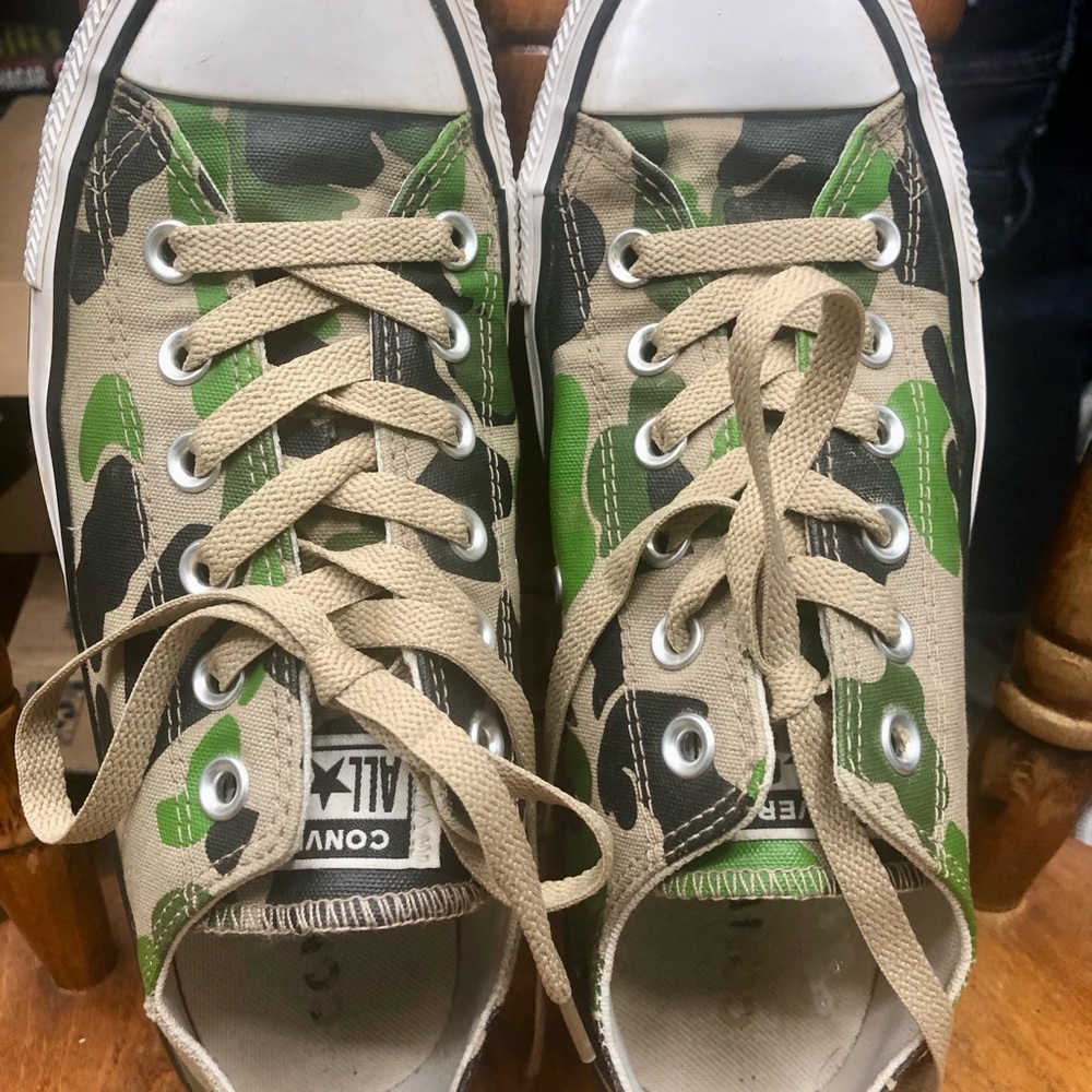 Converse Women’s Green Camo Low-Top Sneakers with Tan and Green Laces. Perfect